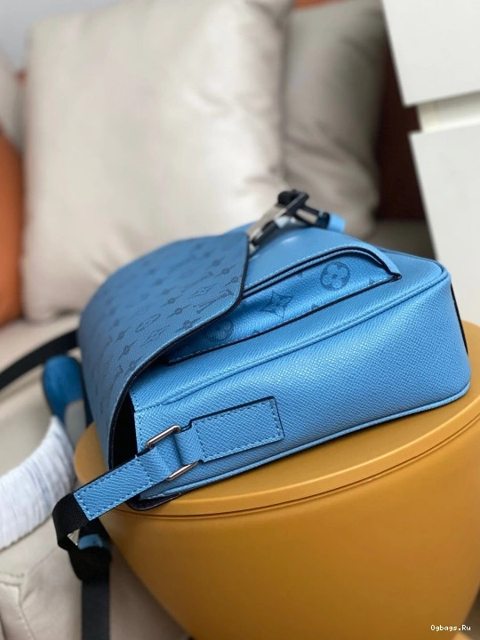 VUITTON NEW MESSENGER LOUIS 0118